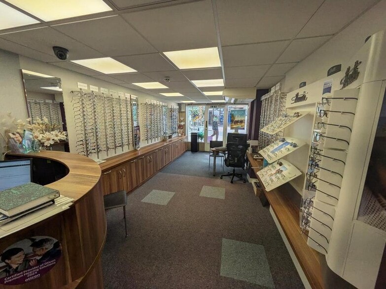 37 High St, Guildford for lease - Building Photo - Image 2 of 8