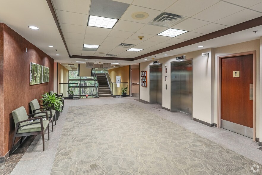 6700 N Rochester Rd, Rochester Hills, MI à louer - Photo intérieure - Image 3 de 6