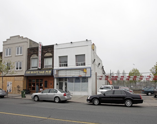 More details for 2208 Danforth Av, Toronto, ON - Retail for Sale