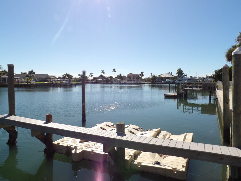 11705 3rd St E, Treasure Island, FL à vendre - Photo du bâtiment - Image 3 de 24