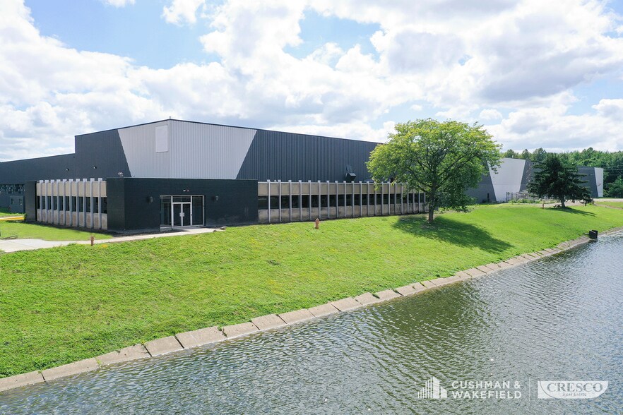 700 Liverpool Dr, Valley City, OH à louer - Photo du bâtiment - Image 2 de 9