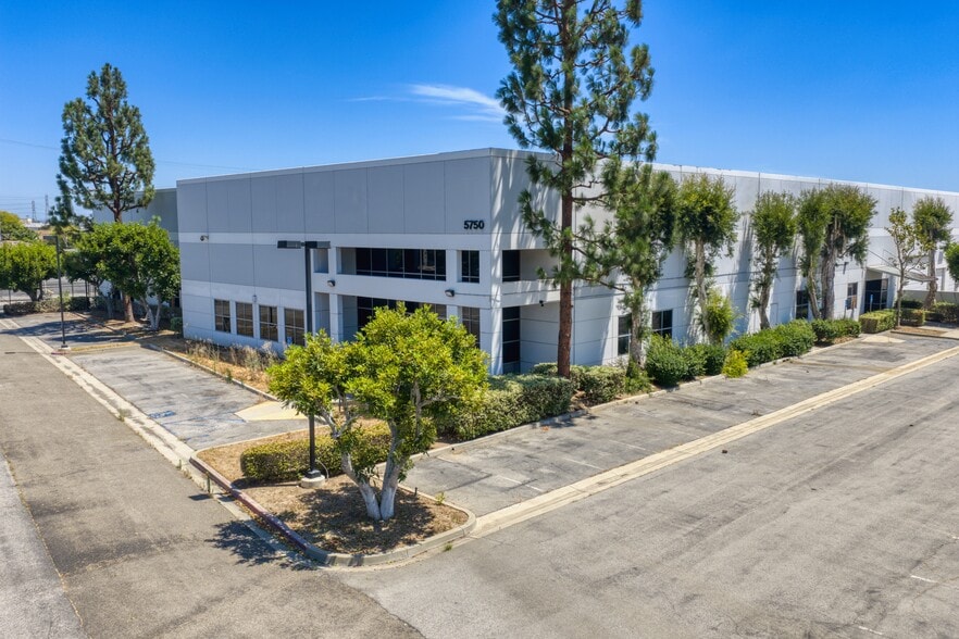5750-5760 Grace Pl, Commerce, CA for sale - Building Photo - Image 3 of 18