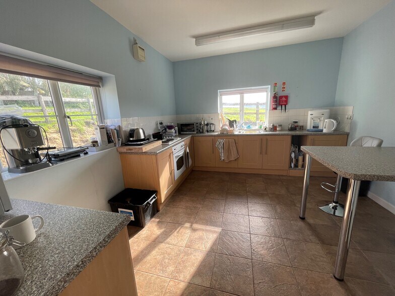 Brickfields, Maperton à louer - Photo du bâtiment - Image 2 de 4