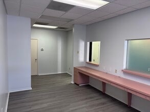 517 Riviera St, Venice, FL for lease Interior Photo- Image 1 of 12