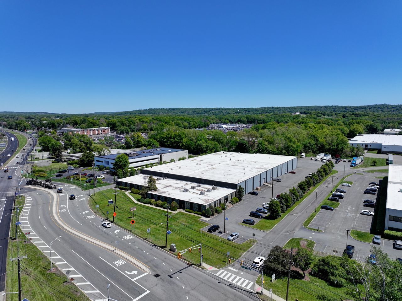 140-142 Clinton Rd, Fairfield, NJ for lease Primary Photo- Image 1 of 16