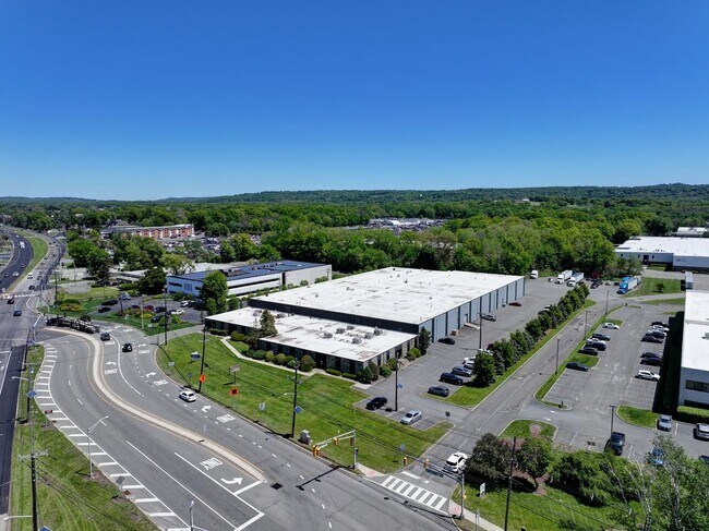 Plus de détails pour 140-142 Clinton Rd, Fairfield, NJ - Industriel à louer