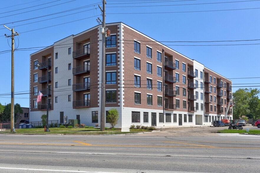 9201 Milwaukee ave, Niles, IL à louer - Photo du bâtiment - Image 2 de 6