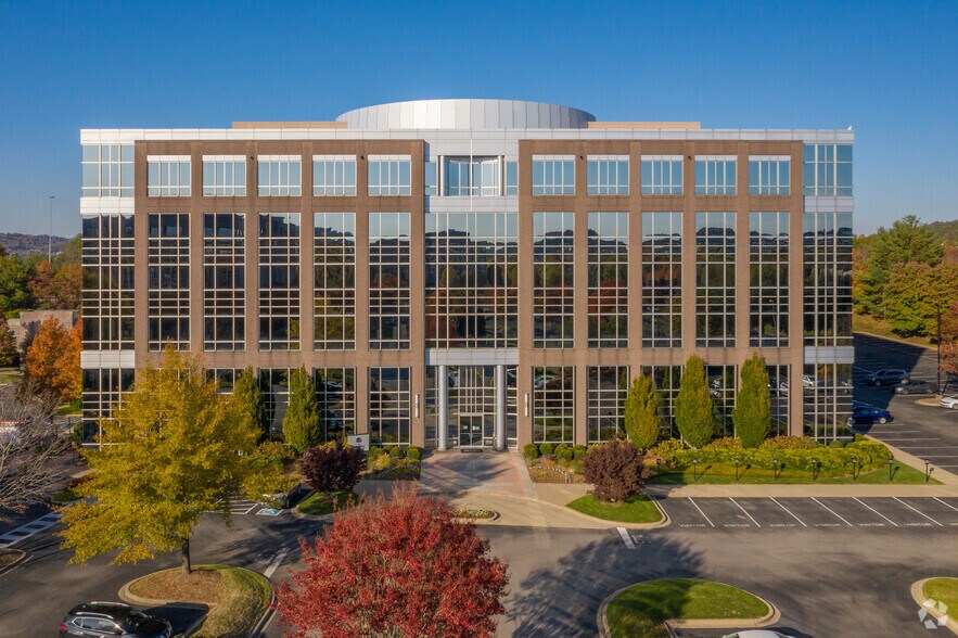 800 Crescent Centre Dr, Franklin, TN à louer - Photo du bâtiment - Image 2 de 18
