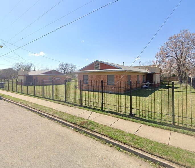 713 S 10th St, Waco, TX à vendre - Photo du bâtiment - Image 2 de 4