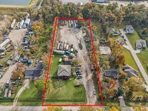 9114 1/2 N Green River Dr, Houston, TX - Aerial  map view - Image1