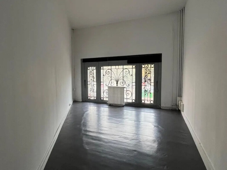 Office in Lille for lease - Interior Photo - Image 3 of 4