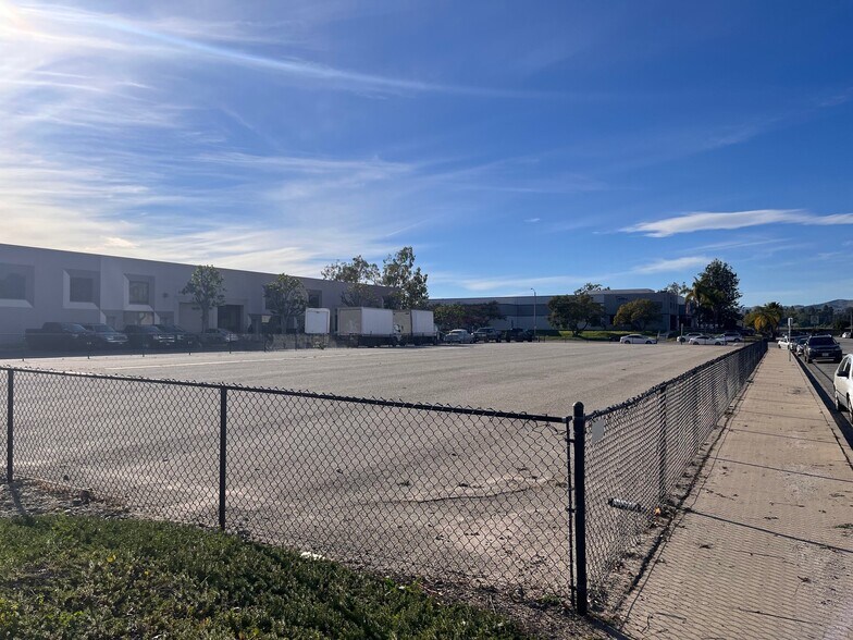 370 Lambert St, Oxnard, CA à vendre - Photo du bâtiment - Image 2 de 4