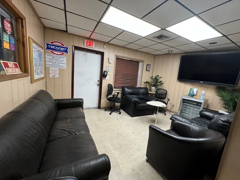 2355 NW 30th St, Oakland Park, FL for sale - Building Photo - Image 2 of 6