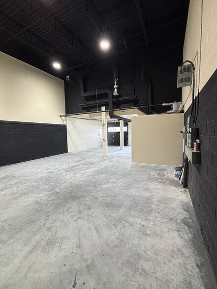 585 Hanlon Creek Blvd, Guelph, ON for lease - Primary Photo - Image 1 of 16