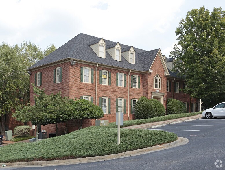 1030 Cambridge Sq, Alpharetta, GA à louer - Photo du bâtiment - Image 2 de 15