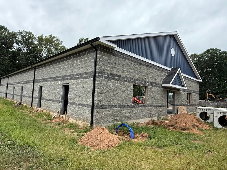 70 County Line Dr, Cromwell, CT à louer - Photo du bâtiment - Image 1 de 1