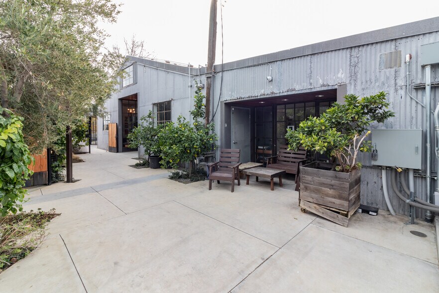 2820 Newell St, Los Angeles, CA à louer - Photo intérieure - Image 2 de 17