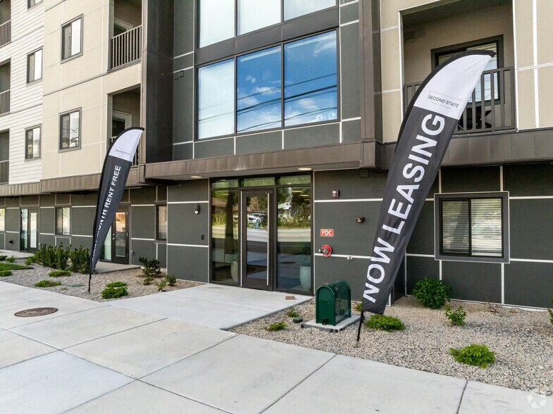 230 S State St, Clearfield, UT à vendre - Photo du bâtiment - Image 2 de 15