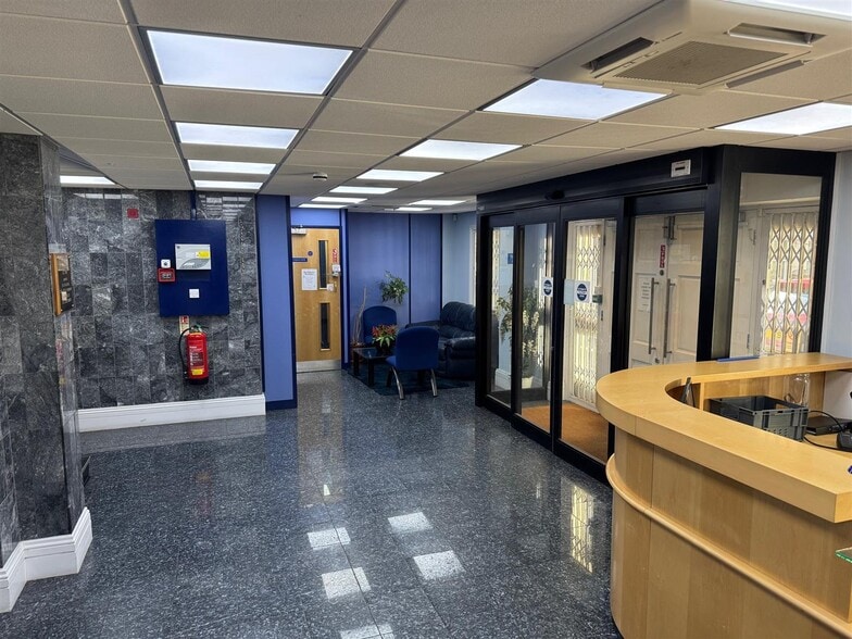 8-11 Clements Ln, Ilford à louer - Photo du bâtiment - Image 2 de 56