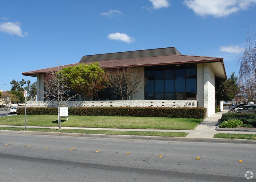 266 Mobil Ave, Camarillo, CA à louer - Photo du bâtiment - Image 3 de 5