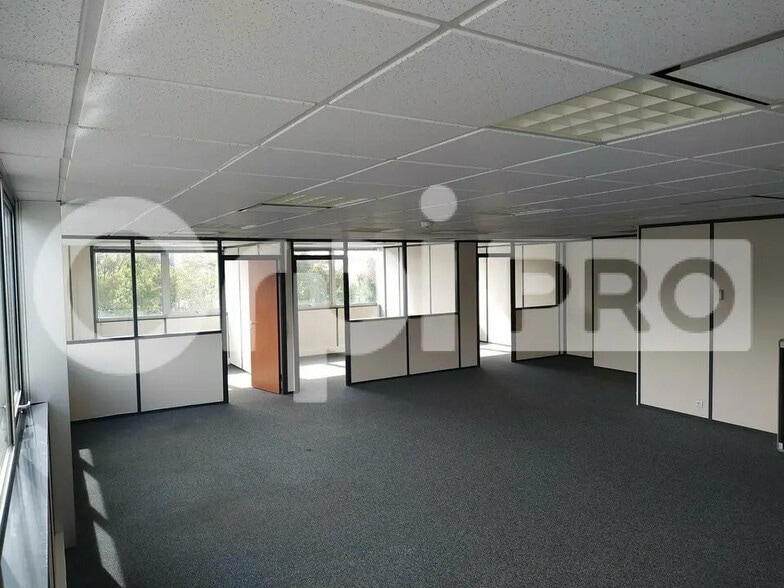 Office in Mérignac for lease - Building Photo - Image 1 of 5