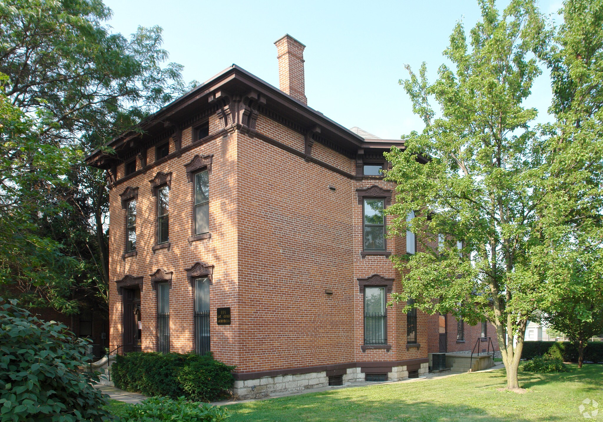 895 S High St, Columbus, OH à louer Photo principale- Image 1 de 3