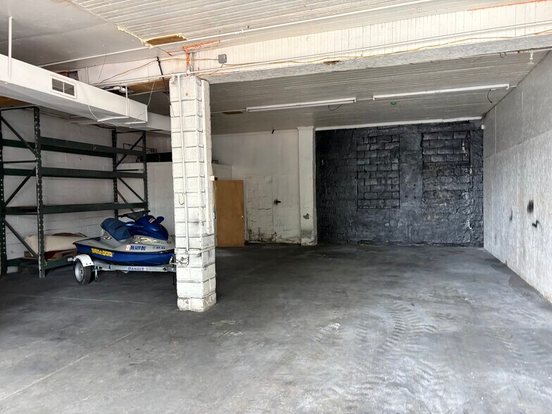 550 W Bridge St, Morrisville, PA à louer - Photo du bâtiment - Image 3 de 3