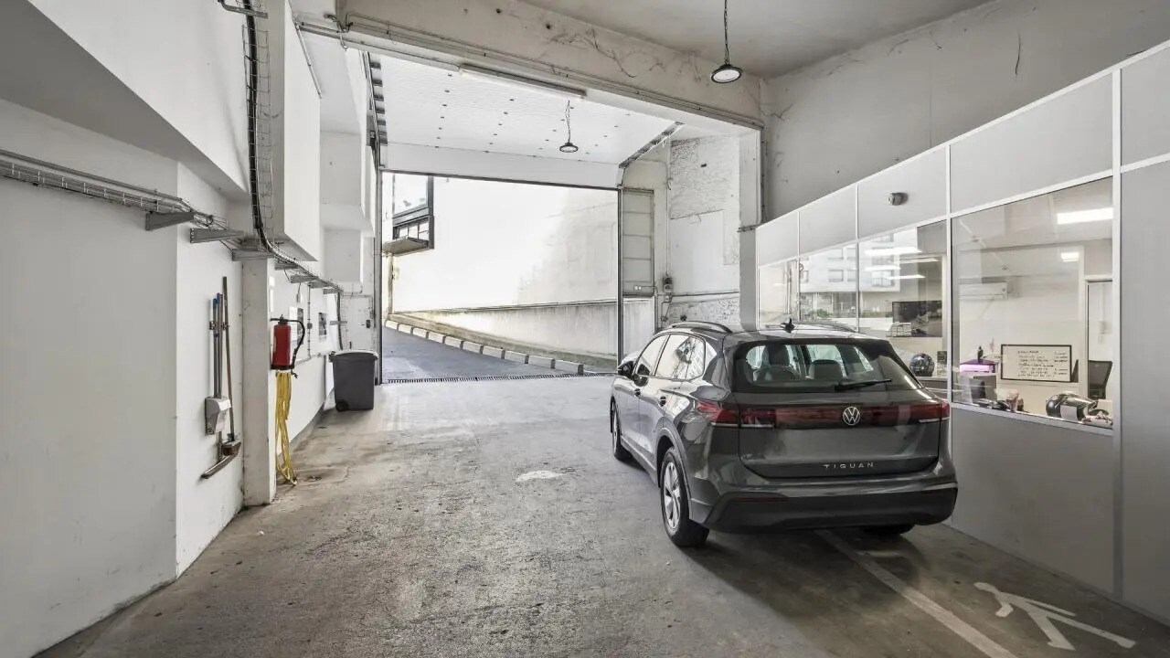 Office in Paris for lease Building Photo- Image 1 of 13