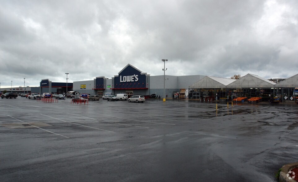 445 State Route 104 E, Oswego, NY for lease - Primary Photo - Image 1 of 2