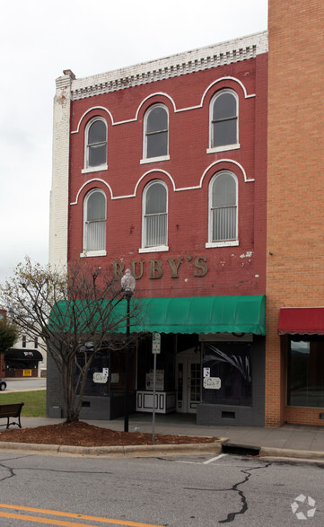 928 Main, North Wilkesboro, NC for sale - Primary Photo - Image 1 of 1