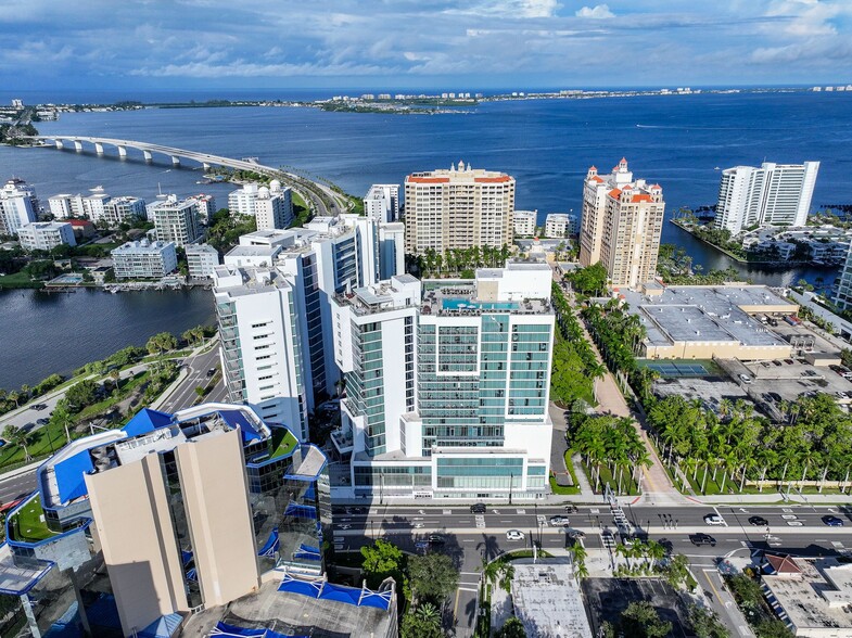 100 Marina View Dr, Sarasota, FL à louer - Photo du bâtiment - Image 1 de 10