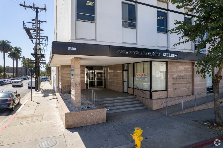 5300 Santa Monica Blvd, Los Angeles, CA à louer - Photo du bâtiment - Image 3 de 5