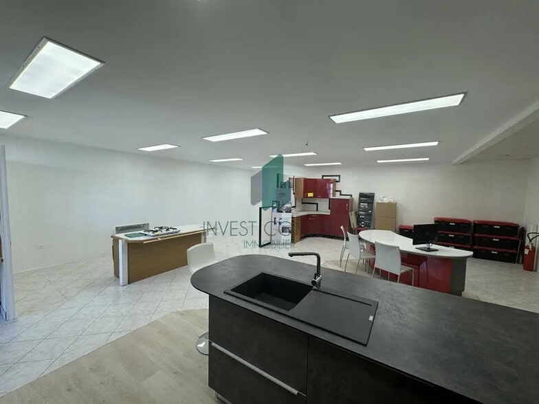 Retail in Conflans-Sainte-Honorine for lease - Building Photo - Image 3 of 17