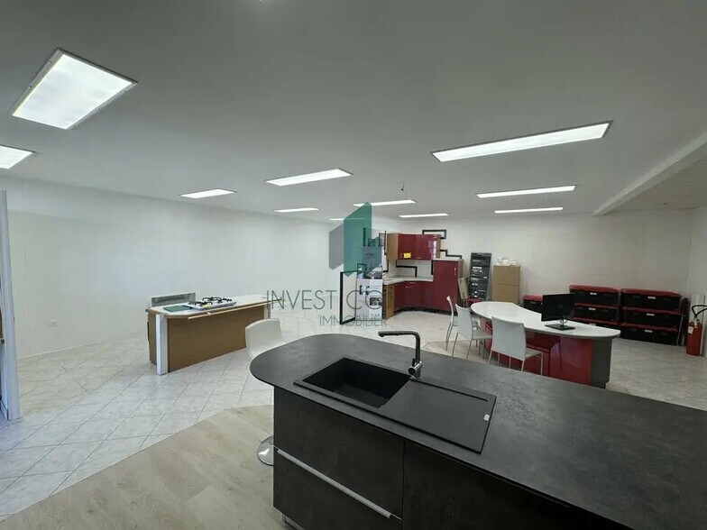 Commerce de détail dans Conflans-Sainte-Honorine à louer - Photo du bâtiment - Image 3 de 17