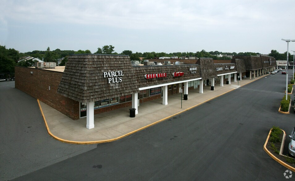 8040-8094 Rolling Rd, Springfield, VA à louer - Photo du bâtiment - Image 2 de 11