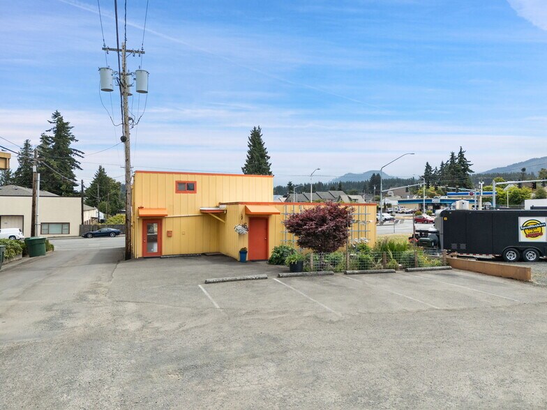 710 S Lincoln St, Port Angeles, WA à vendre - Photo du bâtiment - Image 2 de 41