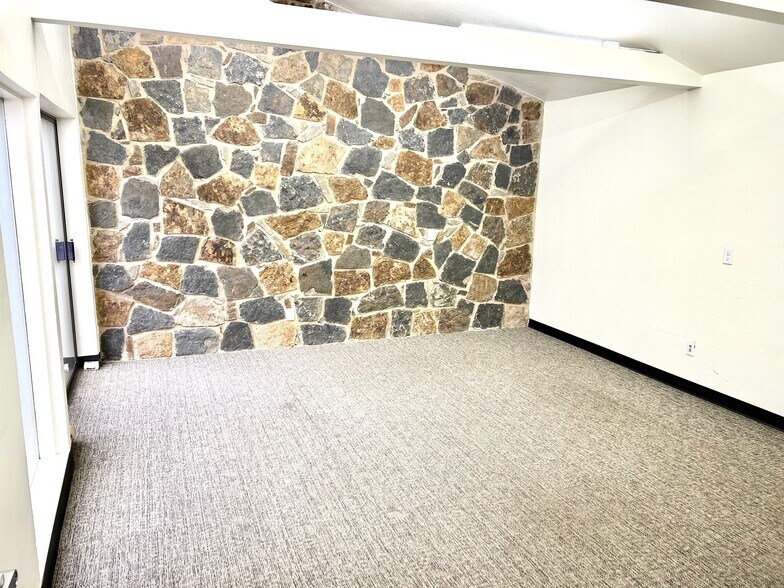 13501 N Eastern Ave, Oklahoma City, OK for lease - Interior Photo - Image 3 of 4