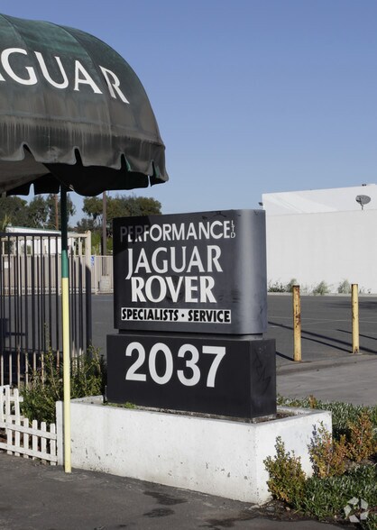 2037 Harbor Blvd, Costa Mesa, CA à louer - Photo du bâtiment - Image 3 de 3