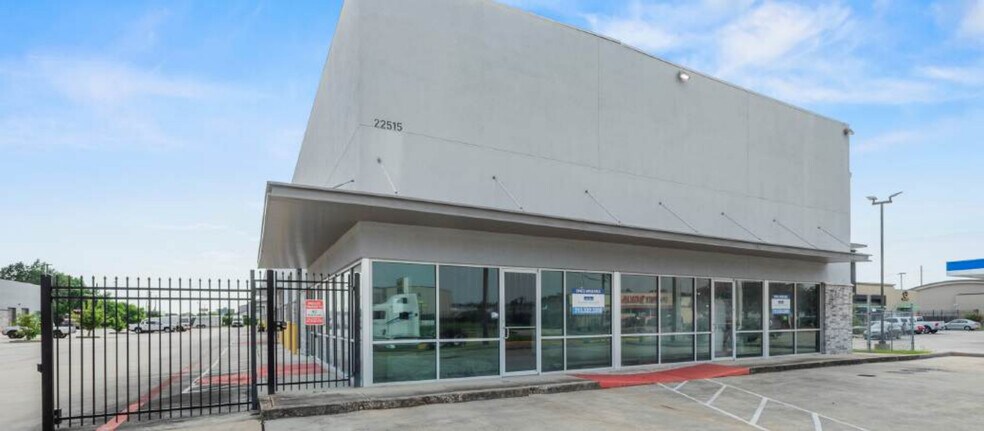 22515 Imperial Valley Dr, Houston, TX à vendre - Photo du bâtiment - Image 2 de 8