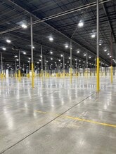 250 S Gary Ave, Carol Stream, IL for lease Interior Photo- Image 2 of 4