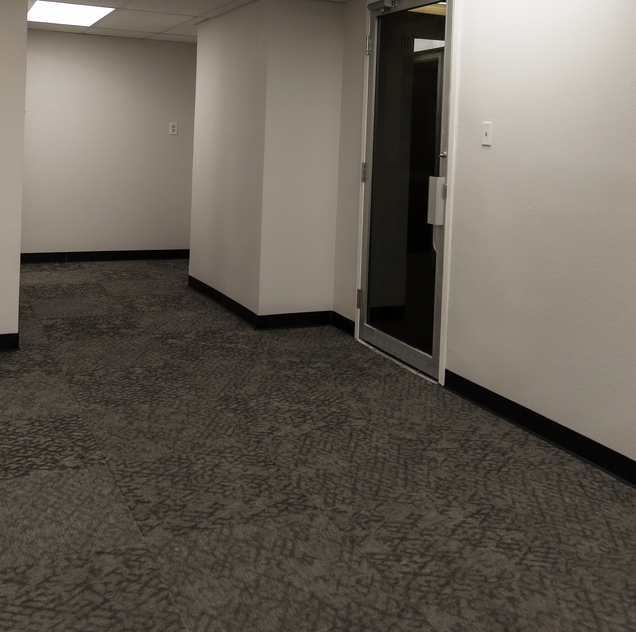 214 W Texas Ave, Midland, TX à louer Photo intérieure- Image 1 de 6