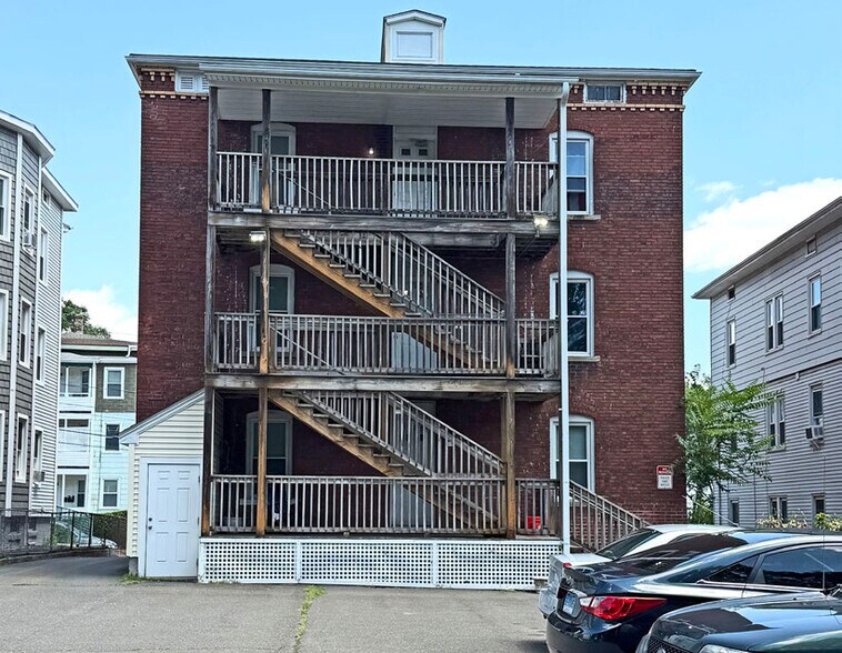 68 Booth St, New Britain, CT à vendre - Photo du bâtiment - Image 3 de 10
