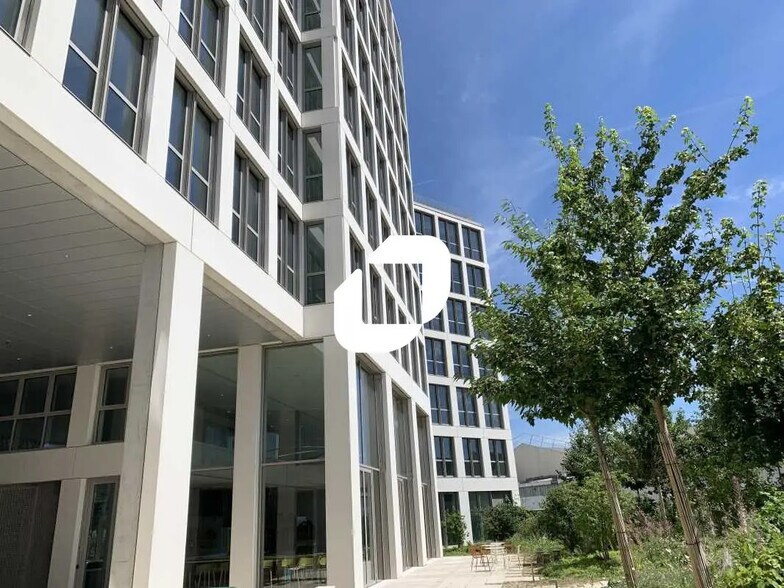 Bureau dans Aubervilliers à louer - Photo du bâtiment - Image 3 de 13