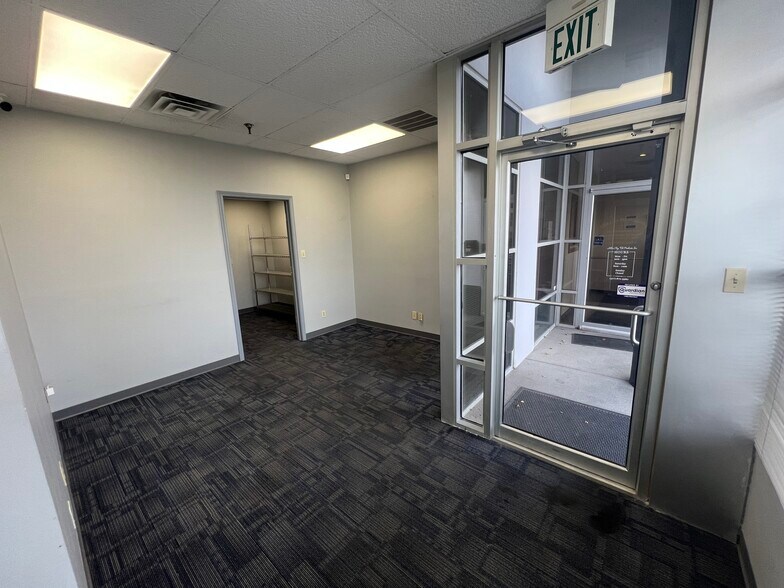 7301 Georgetown Rd, Indianapolis, IN à louer - Photo du bâtiment - Image 3 de 7