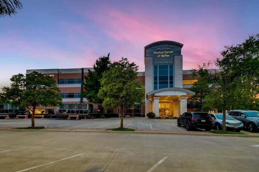 7115 Greenville Ave, Dallas, TX à louer - Photo du bâtiment - Image 3 de 8
