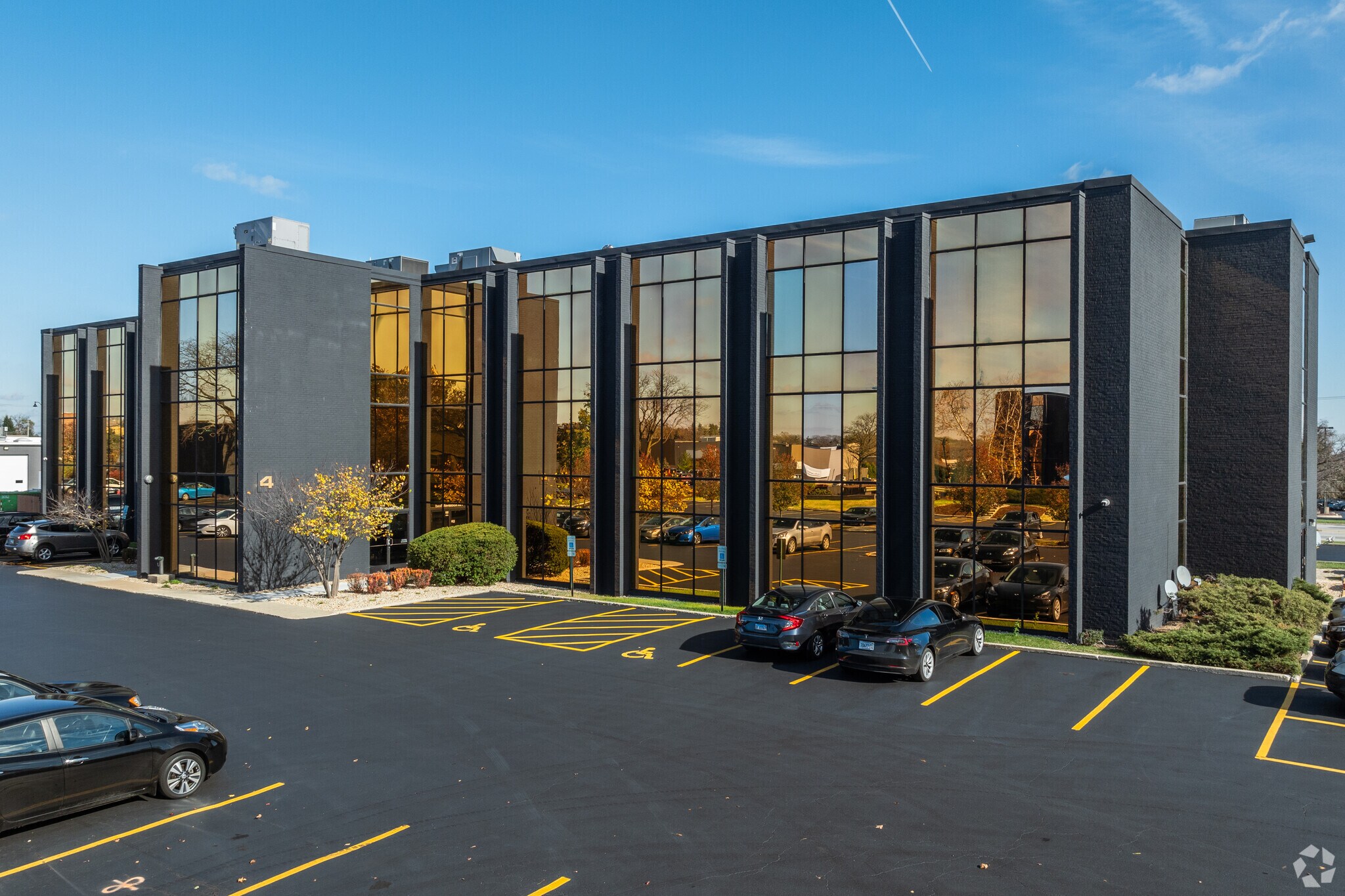 799 Roosevelt Rd, Glen Ellyn, IL à louer Photo du bâtiment- Image 1 de 24