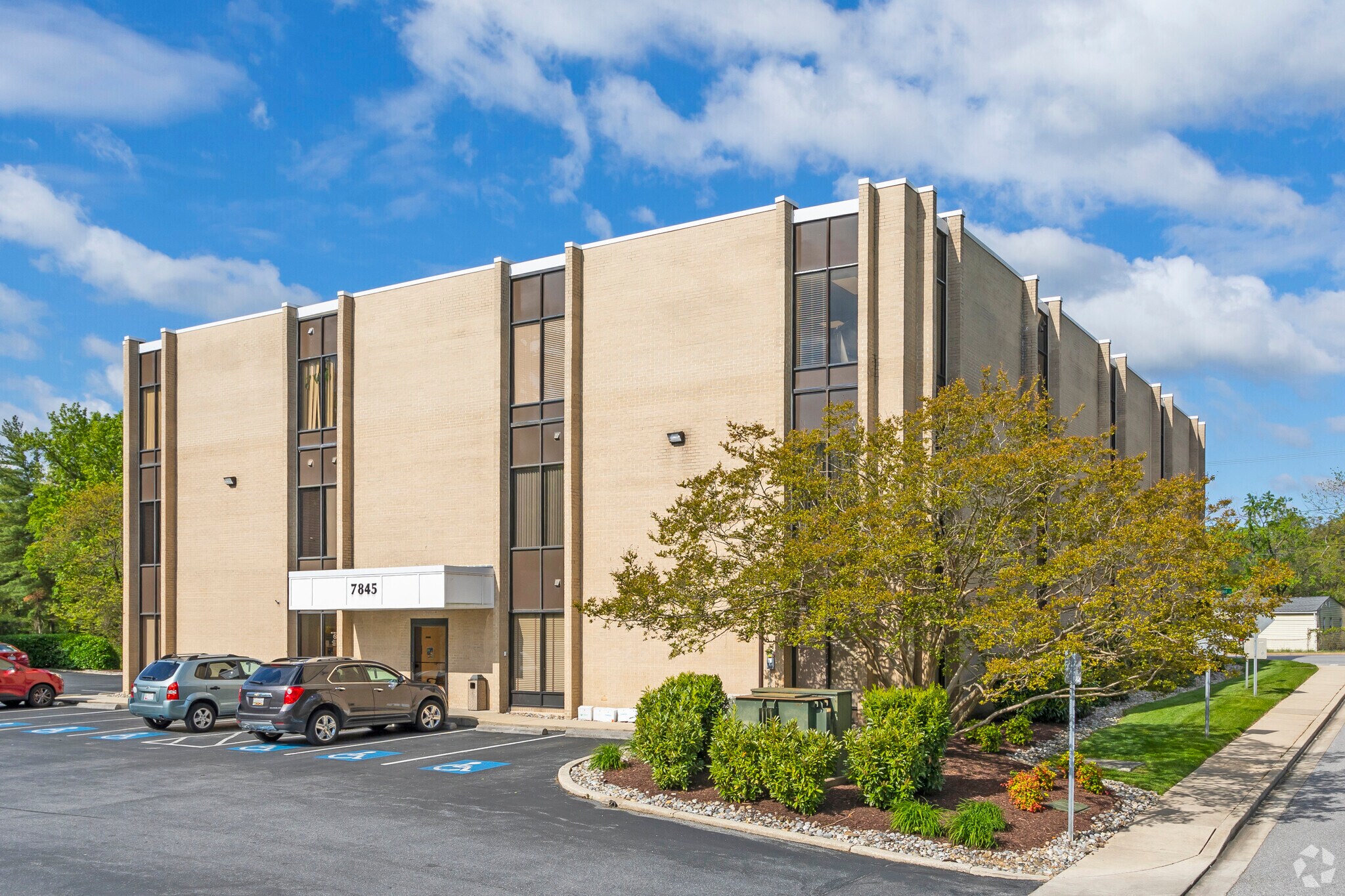 7845 Oakwood Rd, Glen Burnie, MD for lease Building Photo- Image 1 of 7