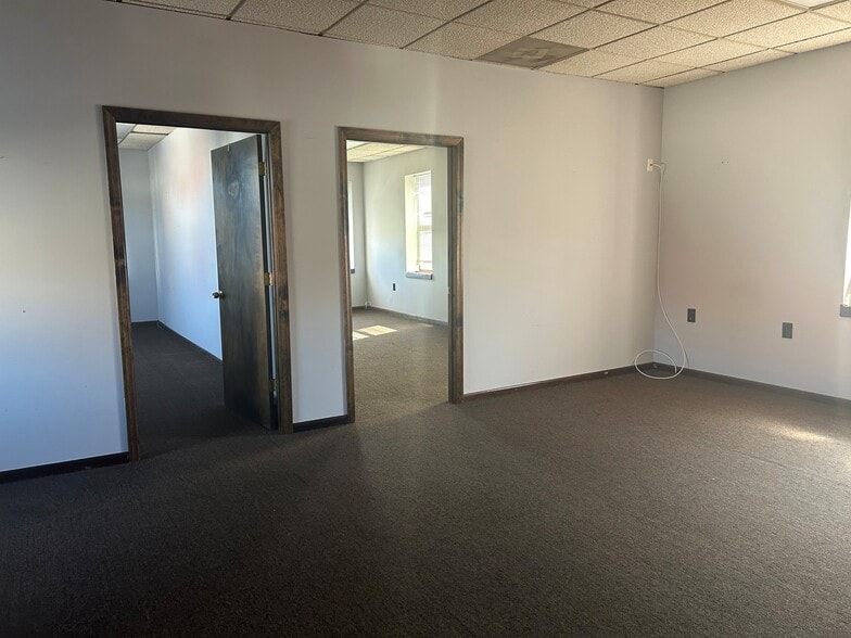 30 South St, Freehold, NJ à vendre - Photo du bâtiment - Image 3 de 35