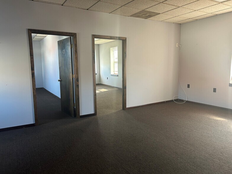 30 South St, Freehold, NJ à vendre - Photo du bâtiment - Image 3 de 35