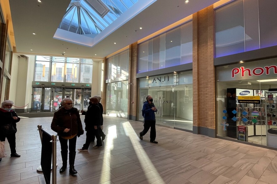 39 Green Lanes Shopping Centre, Barnstaple for lease - Building Photo - Image 3 of 10